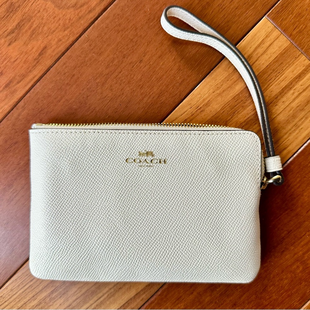 Coach Ivory Pebbled Leather Wristlet NWT - Picture 9 of 10